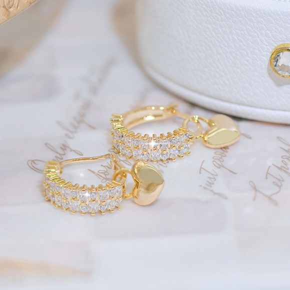 Jewelry - ❤️14k gold diamond earrings❤️